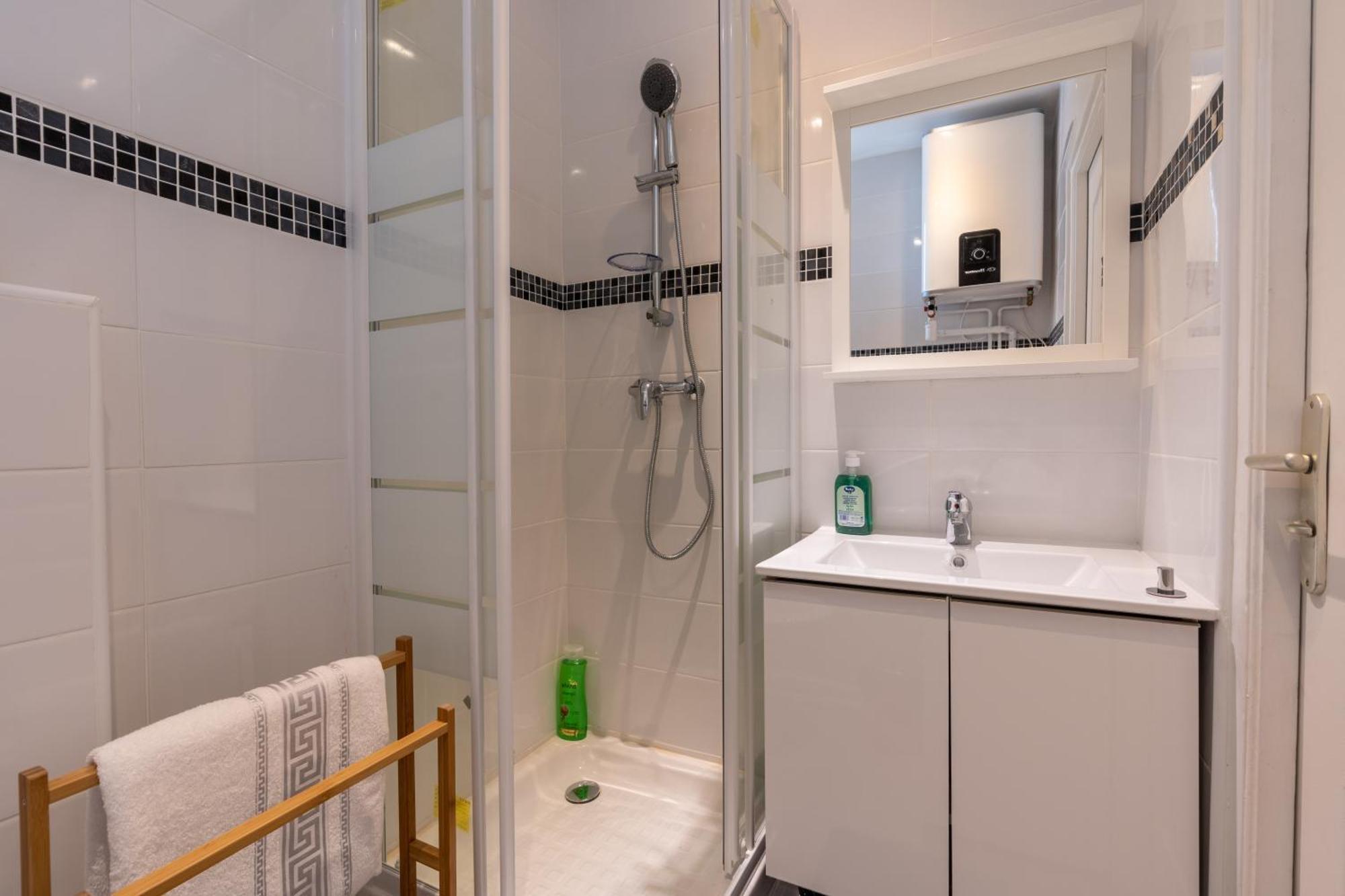 Ferienwohnung Charmant 2 Pieces Pour 4 Personnes A Courbevoie Exterior foto